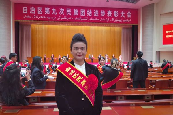 小巷里的“石榴花”——記自治區(qū)第九次民族團(tuán)結(jié)進(jìn)步模范個人巴哈爾古力